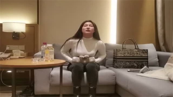 文轩探花长发巨乳小姐姐被爆操成极品小骚货